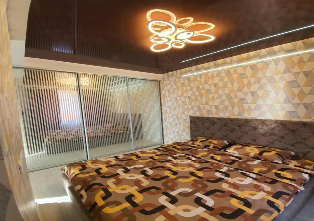 Lux New Apartment 2019 คาร์คิฟ ภายนอก รูปภาพ