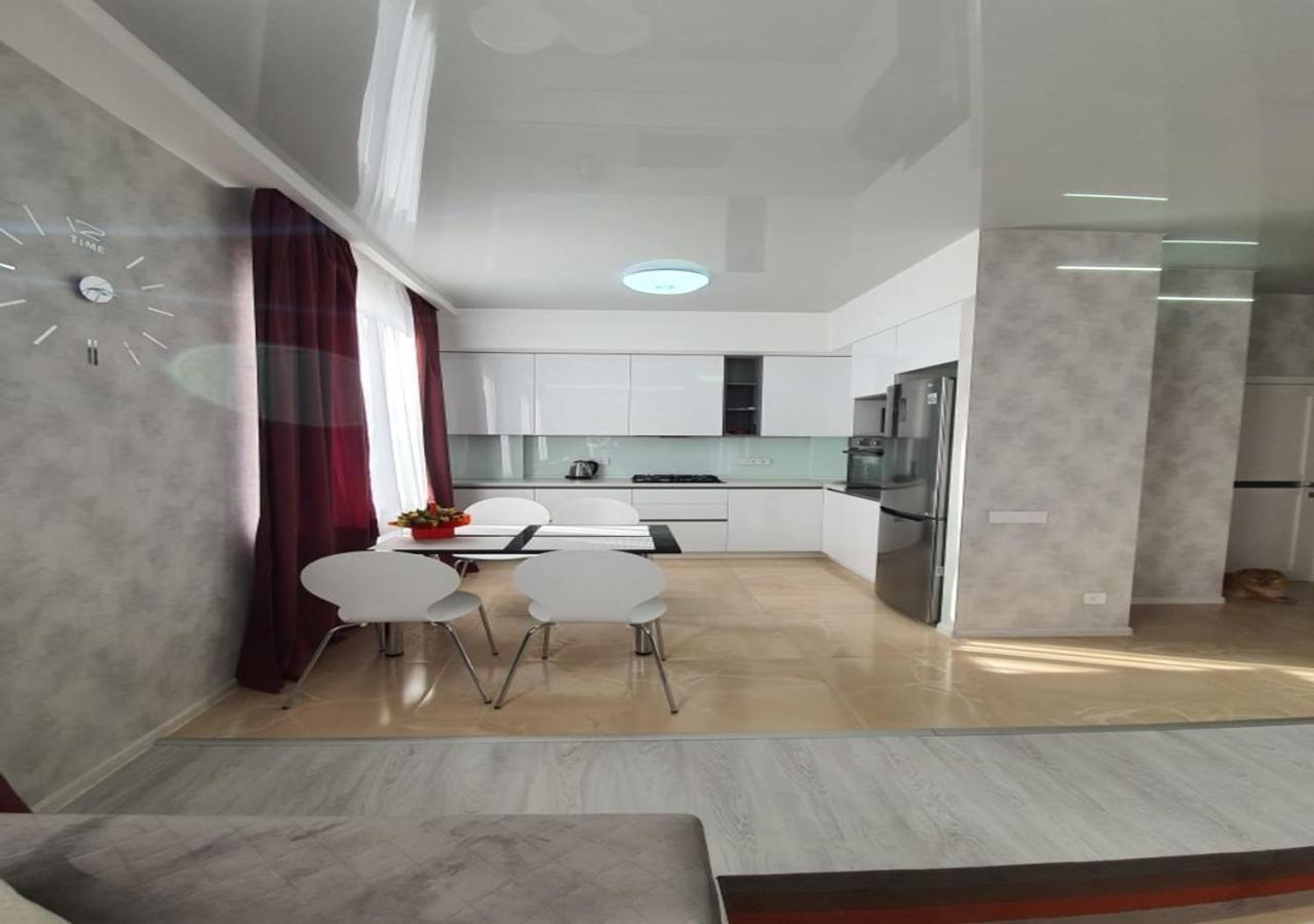 Lux New Apartment 2019 คาร์คิฟ ภายนอก รูปภาพ