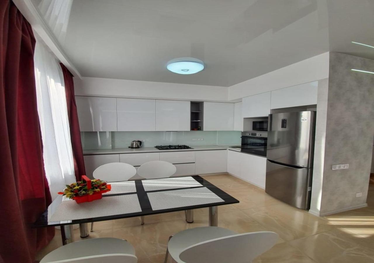 Lux New Apartment 2019 คาร์คิฟ ภายนอก รูปภาพ