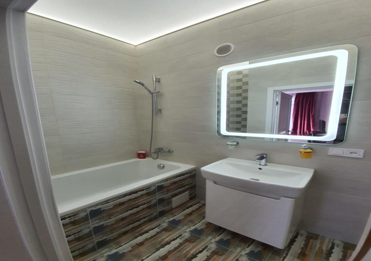 Lux New Apartment 2019 คาร์คิฟ ภายนอก รูปภาพ