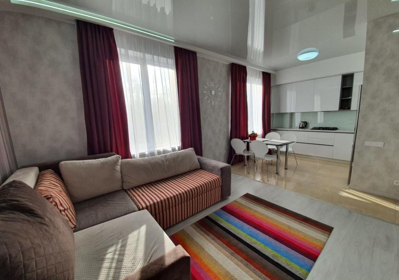 Lux New Apartment 2019 คาร์คิฟ ภายนอก รูปภาพ